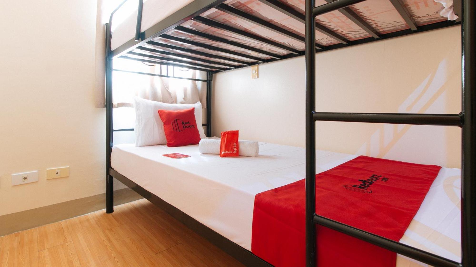 Reddoorz Plus At Alpina Heights Paranaque Paranaque City Luaran gambar