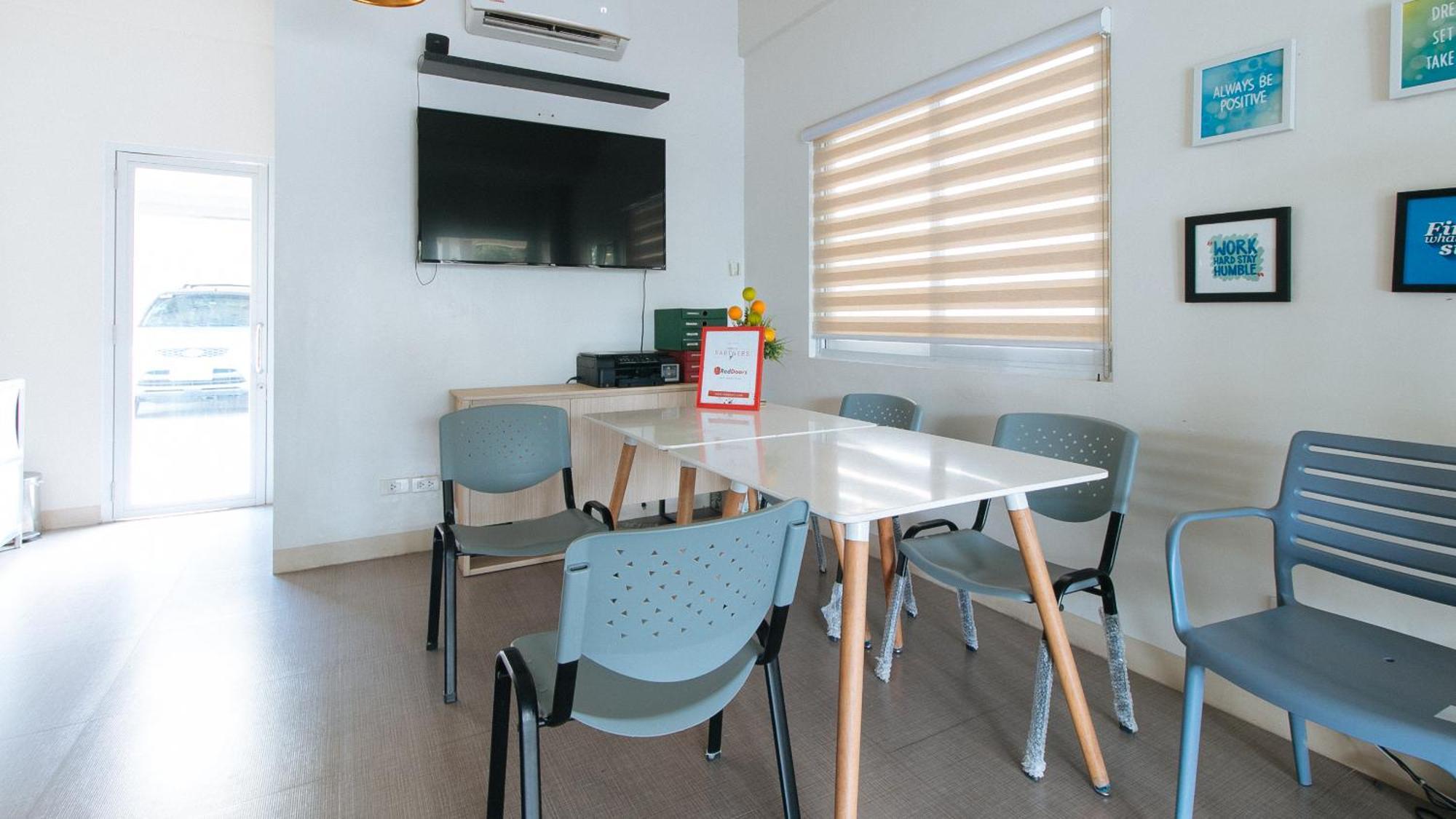 Reddoorz Plus At Alpina Heights Paranaque Paranaque City Luaran gambar